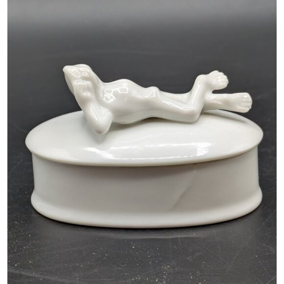 Fitz and Floyd White Porcelain Laying Frog Gazing Trinket Box Vintage Japan 3.5" - Picture 2 of 9